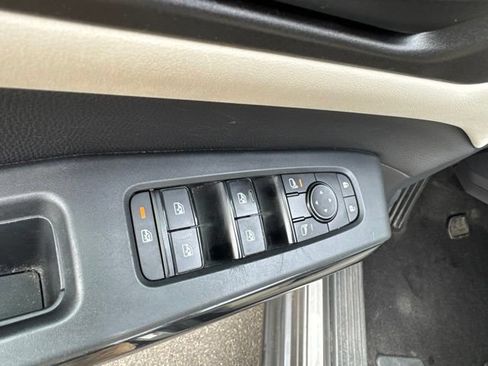 Used 2023 Nissan Pathfinder SV w/ SV Premium Package AWD/4WD image 8