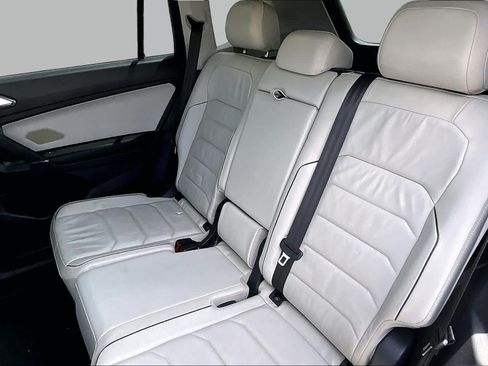 Used 2018 Volkswagen Tiguan SEL Premium AWD/4WD image 17