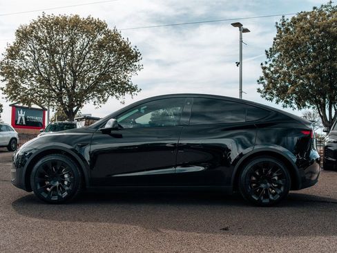 Used 2021 Tesla Model Y Long Range AWD/4WD image 4