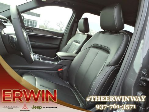 New 2026 Jeep Grand Cherokee Limited w/ Limited Altitude Package AWD/4WD image 9