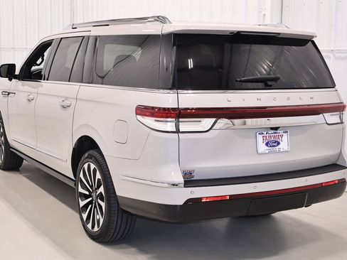 Used 2024 Lincoln Navigator L Reserve AWD/4WD image 7