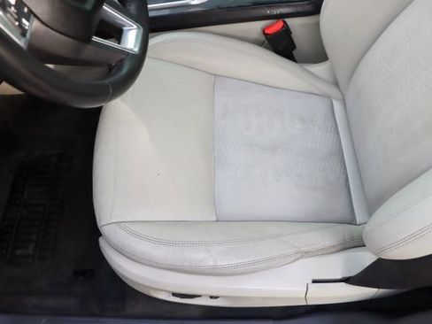 Used 2018 Land Rover Discovery Sport SE image 15