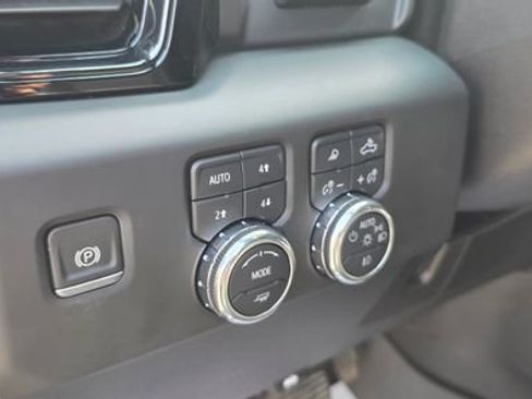 Used 2025 GMC Sierra 2500 AT4 w/ AT4 Premium Plus Package AWD/4WD image 17