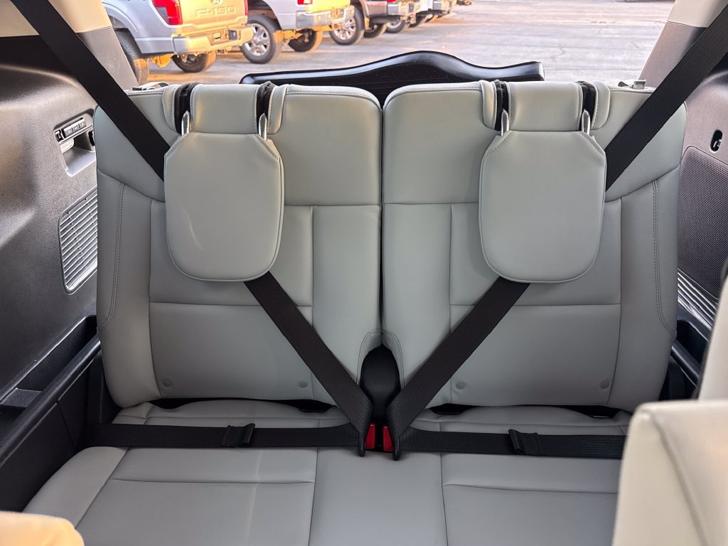 Used 2026 Ford Explorer Platinum w/ LUX Leather Package AWD/4WD image 24