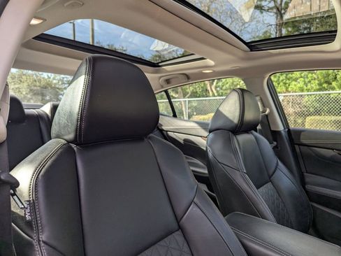 Used 2018 Nissan Maxima Platinum image 15