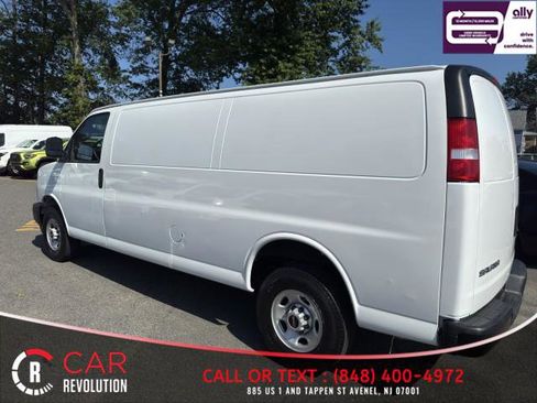 Used 2023 GMC Savana 2500 Extended w/ Driver Convenience Package image 4