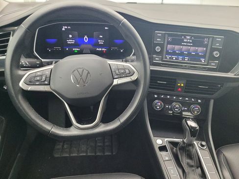 Used 2022 Volkswagen Jetta SE image 22