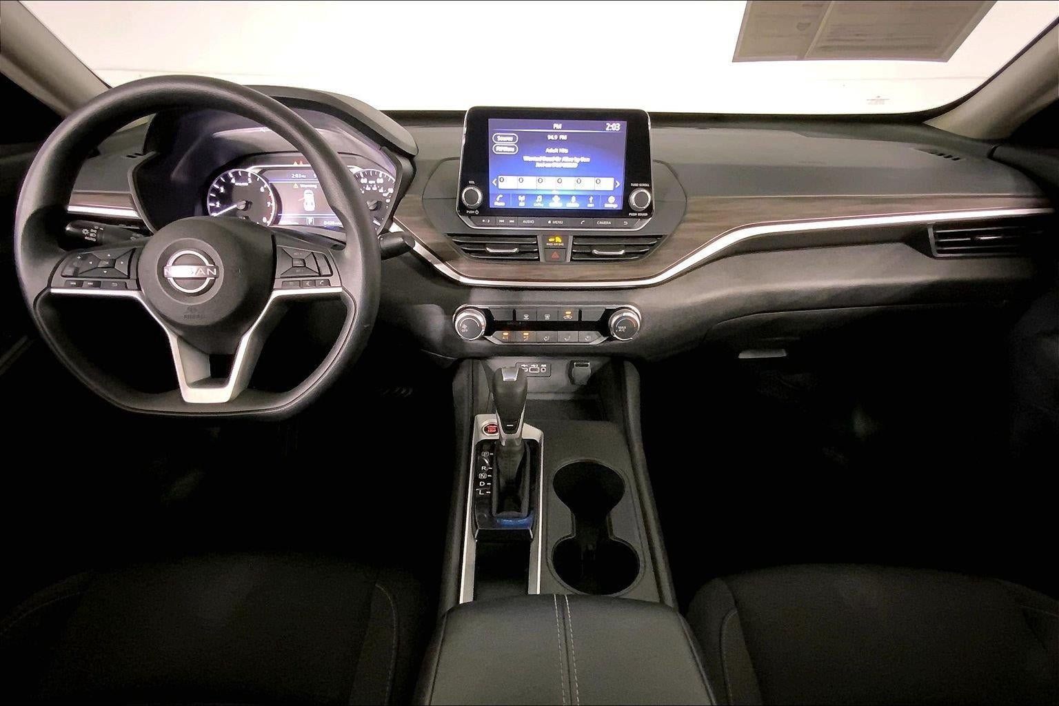 Used 2025 Nissan Altima 2.5 SV FWD image 9