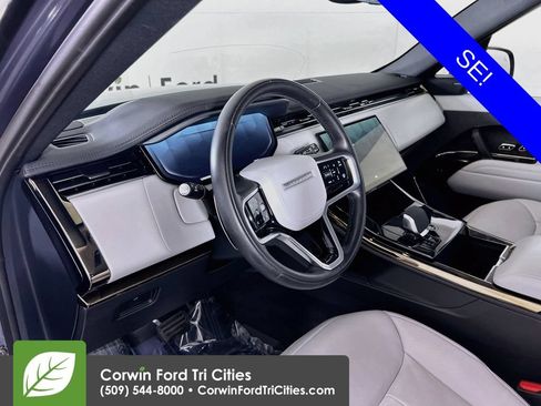 Used 2024 Land Rover Range Rover Sport SE AWD/4WD image 3