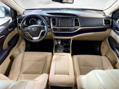 Used 2016 Toyota Highlander Limited image 10