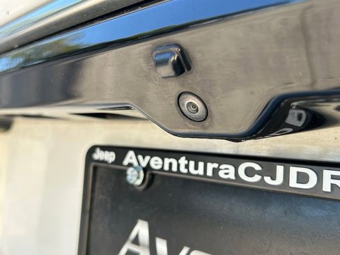 Used 2024 Jeep Wagoneer Series II w/ Flexible Seating Group image 37