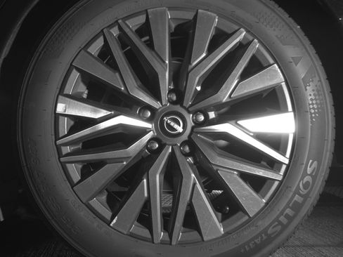 Used 2025 Nissan Altima 2.5 SV FWD image 14