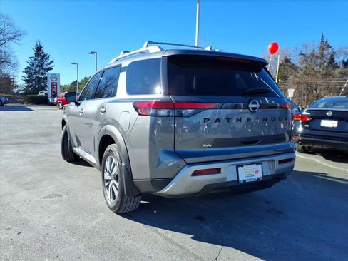 Certified 2024 Nissan Pathfinder SL w/ Black Appearance Package image 7
