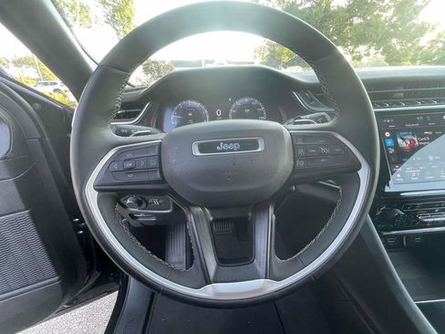 Used 2023 Jeep Grand Cherokee L Laredo image 19