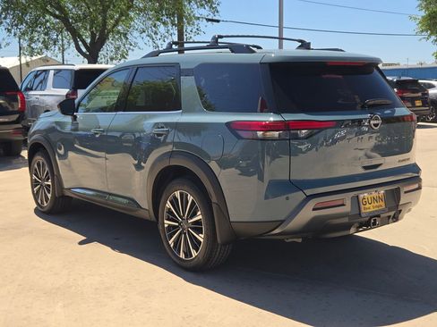 New 2026 Nissan Pathfinder Platinum FWD image 5