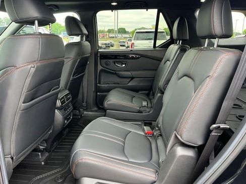 Used 2025 Honda Pilot TrailSport image 6