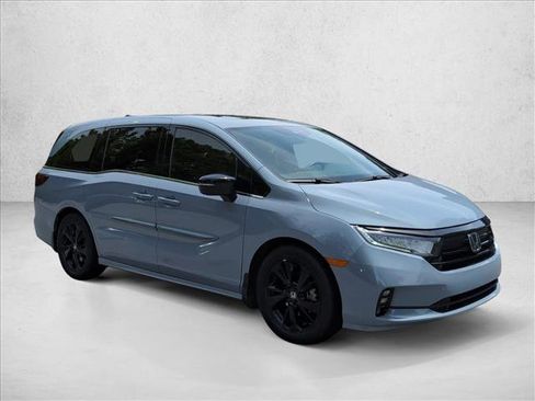 Used 2023 Honda Odyssey Sport image 3