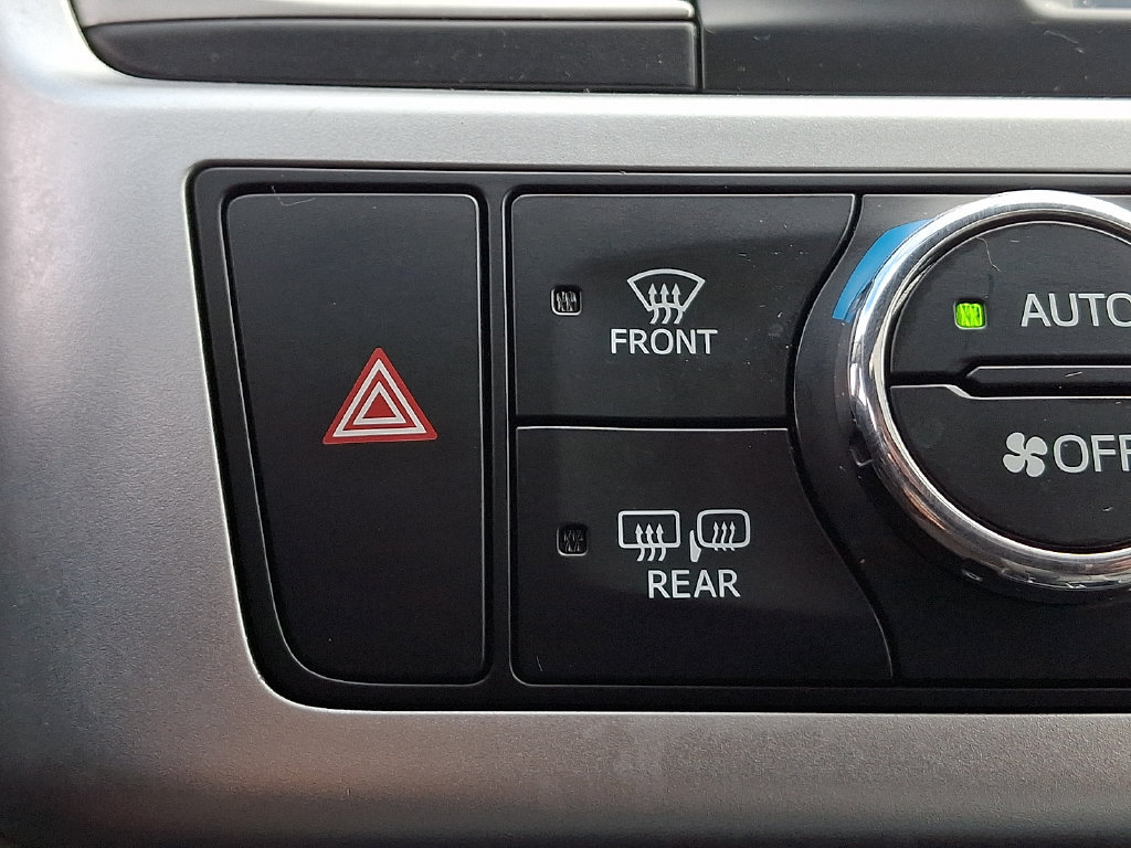 Used 2015 Toyota Highlander XLE FWD image 25