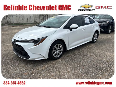 Used 2025 Toyota Corolla LE FWD image 1
