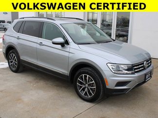 Certified 2020 Volkswagen Tiguan SE w/ Panoramic Sunroof Package video 1
