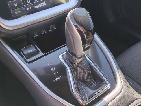 Used 2025 Subaru Outback Premium AWD/4WD image 19
