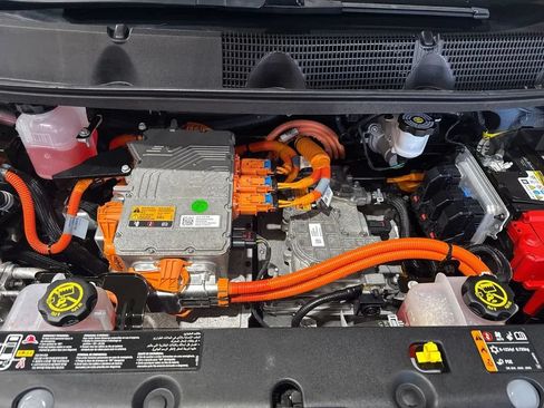 Used 2020 Chevrolet Bolt Premier w/ Infotainment Package FWD image 69