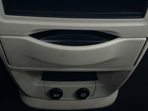 Used 2015 Chrysler Town & Country Touring image 35