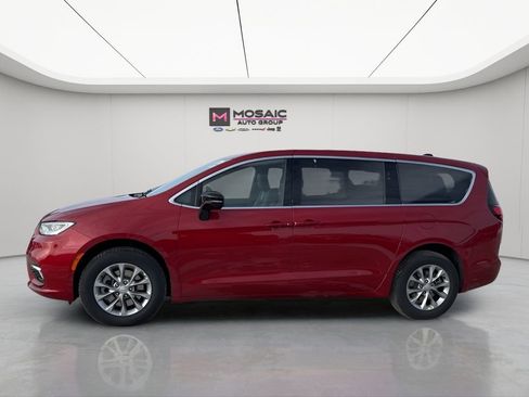 New 2026 Chrysler Pacifica Limited w/ Uconnect Theater Family Group AWD/4WD image 6