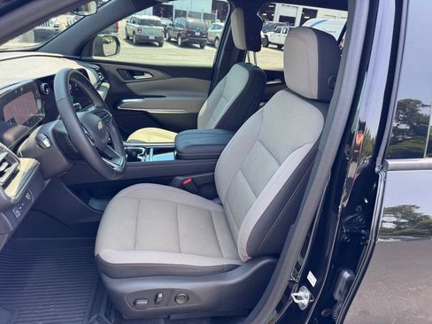 Used 2024 Chevrolet Traverse LT FWD image 19