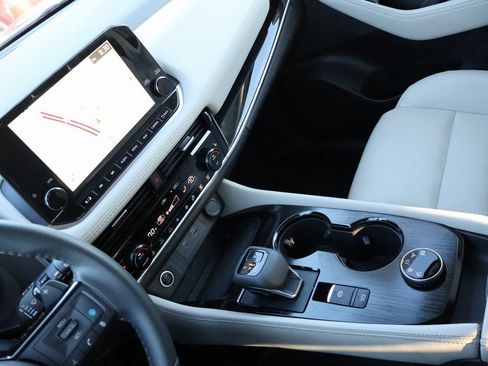 Used 2023 Nissan Rogue SL w/ SL Premium Package image 19