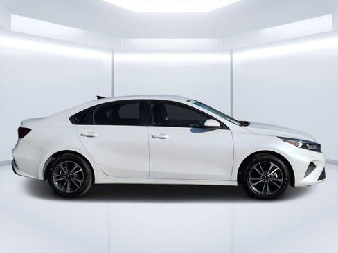 Used 2024 Kia Forte LXS FWD image 2