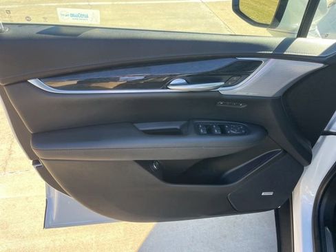 Certified 2023 Cadillac XT5 Premium Luxury w/ LPO, Floor Liner Package image 13