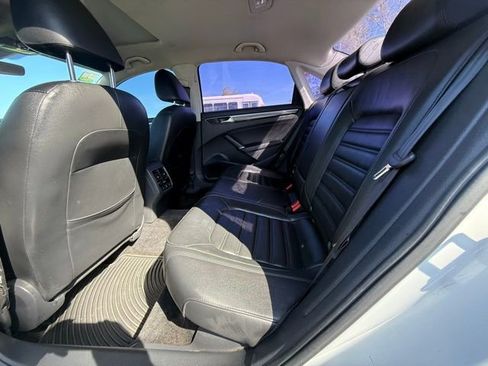 Used 2016 Volkswagen Passat 3.6 SEL Premium FWD image 12