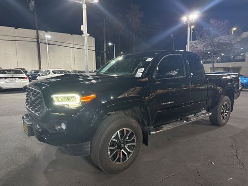 Used 2022 Toyota Tacoma TRD Sport w/ TRD Premium Sport Package image 5