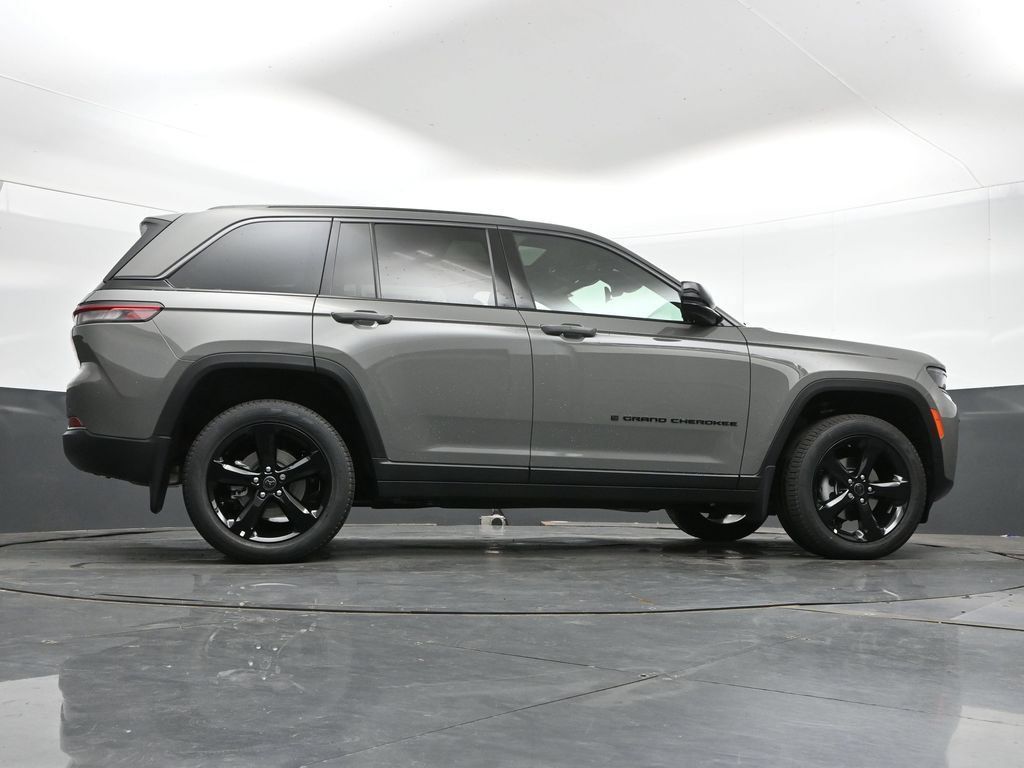 New 2027 Jeep Grand Cherokee Limited w/ Limited Altitude Package AWD/4WD image 43