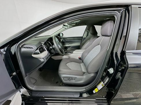 Used 2021 Toyota Camry LE image 20