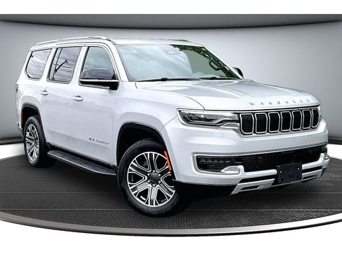 Certified 2024 Jeep Wagoneer Series II w/ Flexible Seating Group AWD/4WD image 13
