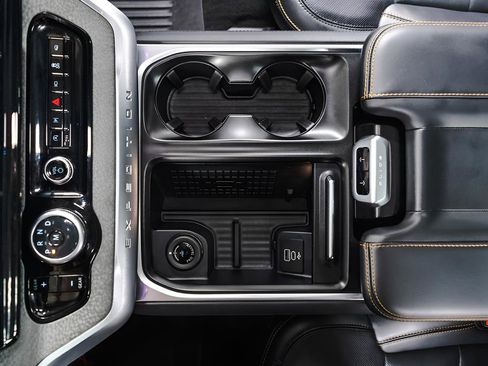 Used 2025 Ford Expedition Tremor AWD/4WD image 19