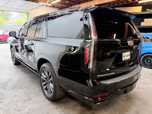 Used 2022 Cadillac Escalade ESV Sport Platinum w/ Heavy-Duty Trailer Package image 5