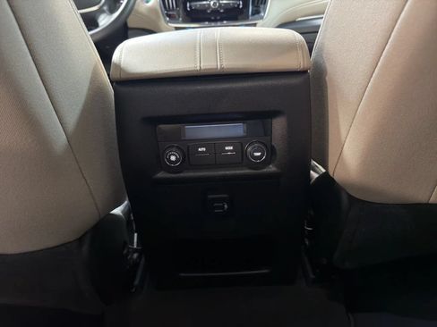 Used 2023 Chevrolet Traverse LS AWD/4WD image 17