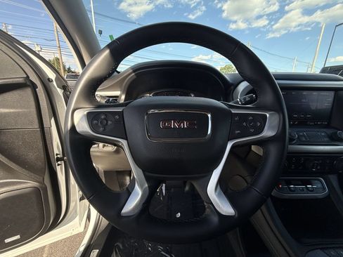 Used 2023 GMC Acadia SLT FWD image 14
