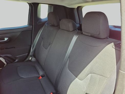 Used 2017 Jeep Renegade Latitude FWD image 11