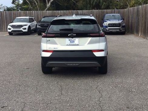 Used 2023 Chevrolet Bolt EUV LT w/ Convenience Package image 6