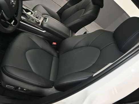 Used 2026 Toyota Highlander Limited image 11