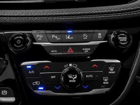 Used 2023 Chrysler Pacifica Limited w/ Uconnect Theater Family Group AWD/4WD image 40