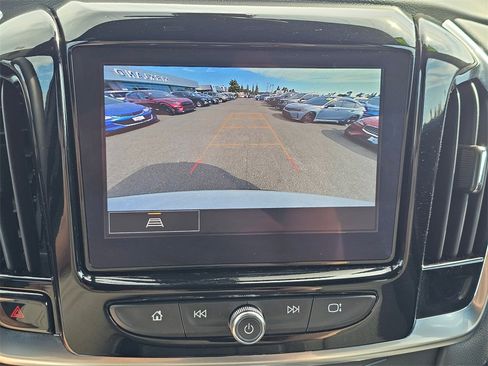Used 2023 Chevrolet Traverse LT image 32
