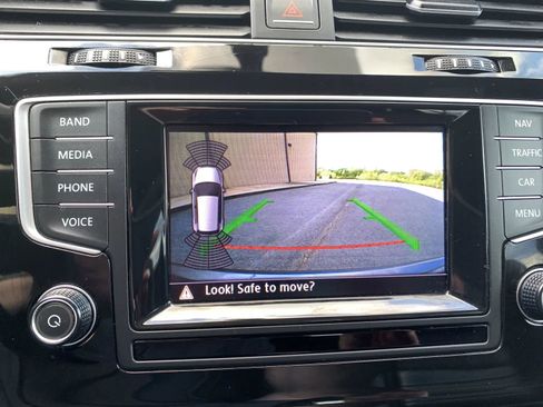 Used 2015 Volkswagen Golf R 4-Door image 15