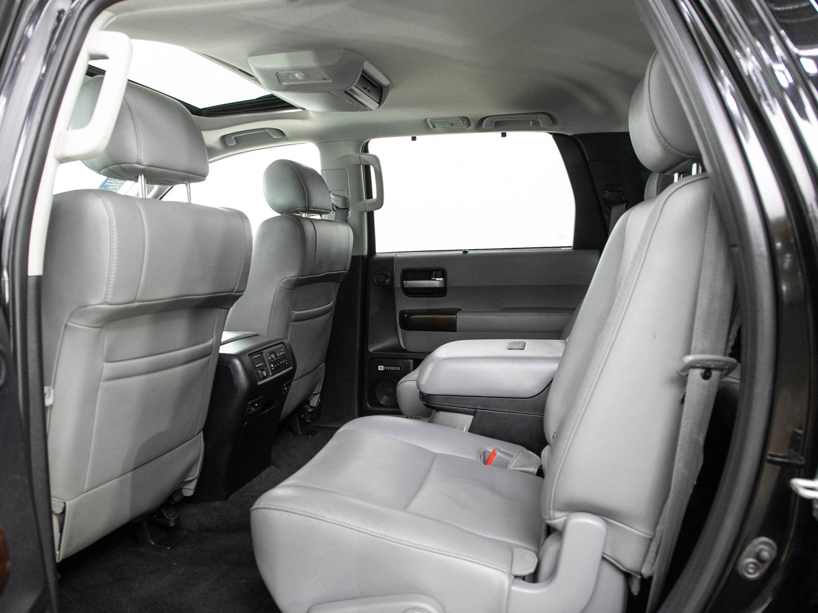 Used 2016 Toyota Sequoia Platinum AWD/4WD image 16