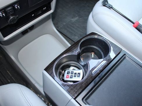 Used 2020 Toyota Sienna XLE Premium image 29