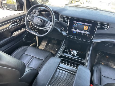 Used 2024 Jeep Wagoneer L Series II w/ Flexible Seating Group AWD/4WD image 13